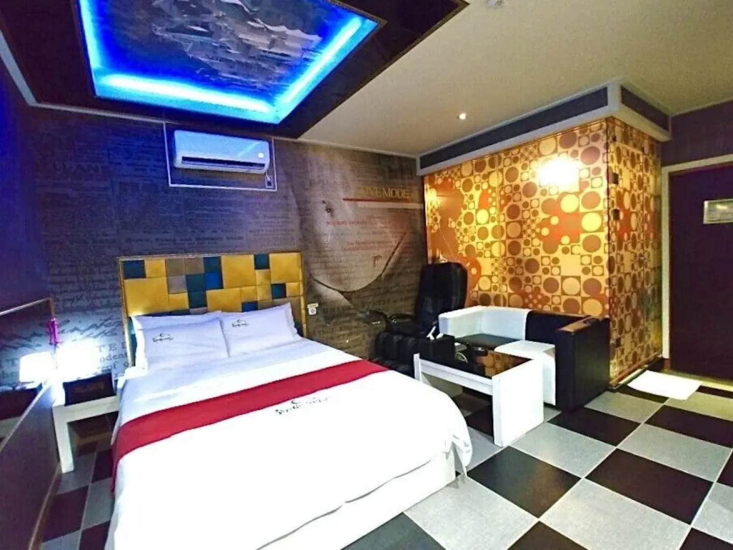 Sky Opening Drive-In Muintel