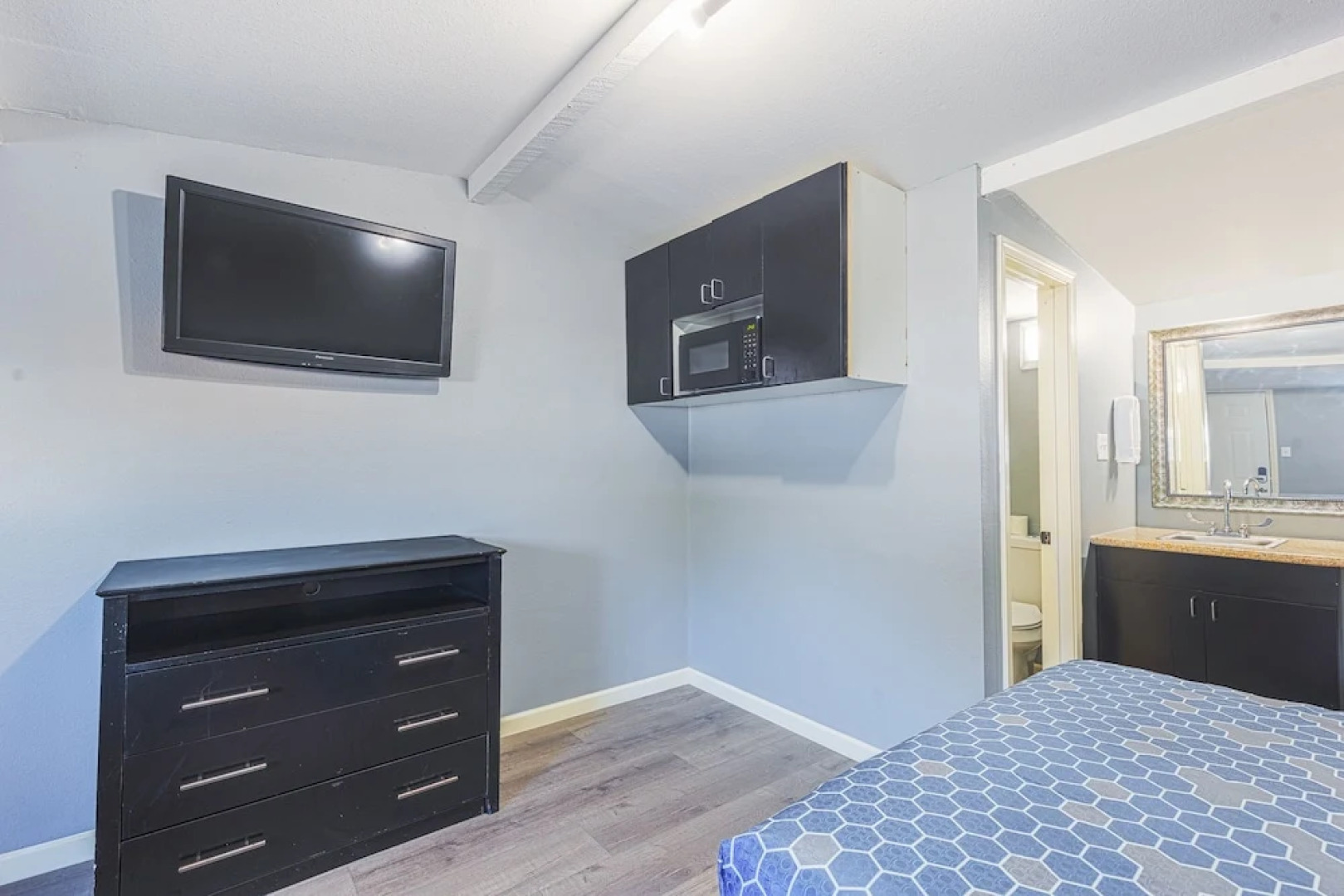 Sands Inn by OYO Winnie