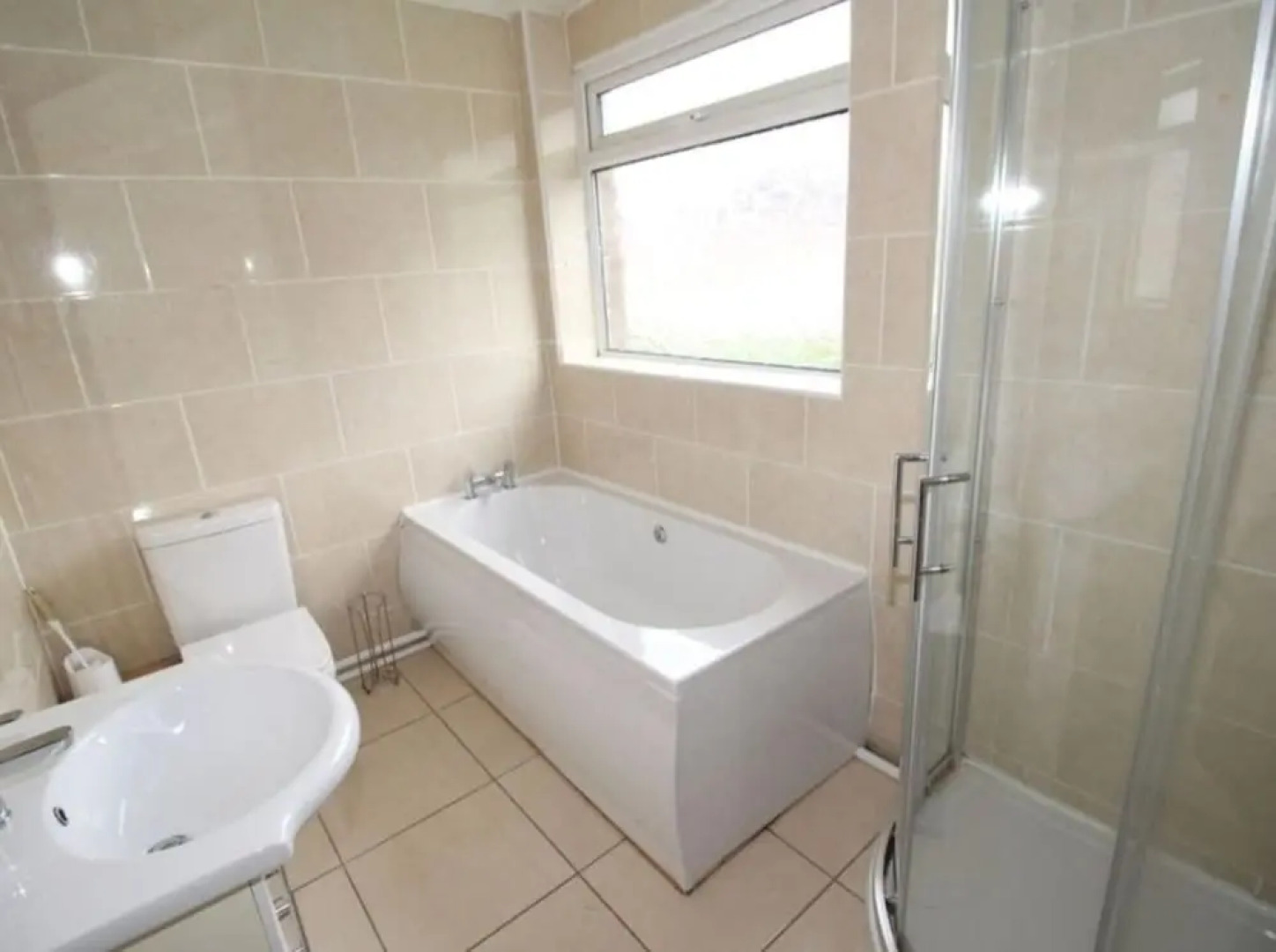 Inviting 5-bed House in Stockport Bramhall