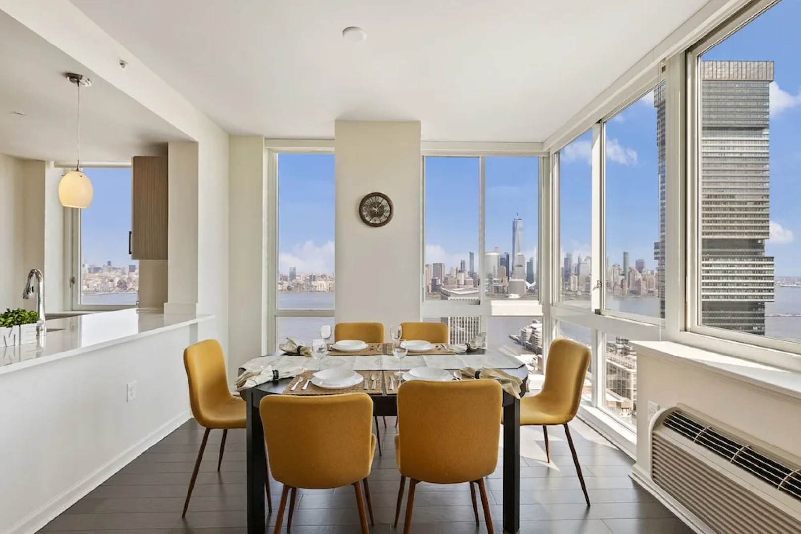 Skyline Luxury Home Suites at Newport