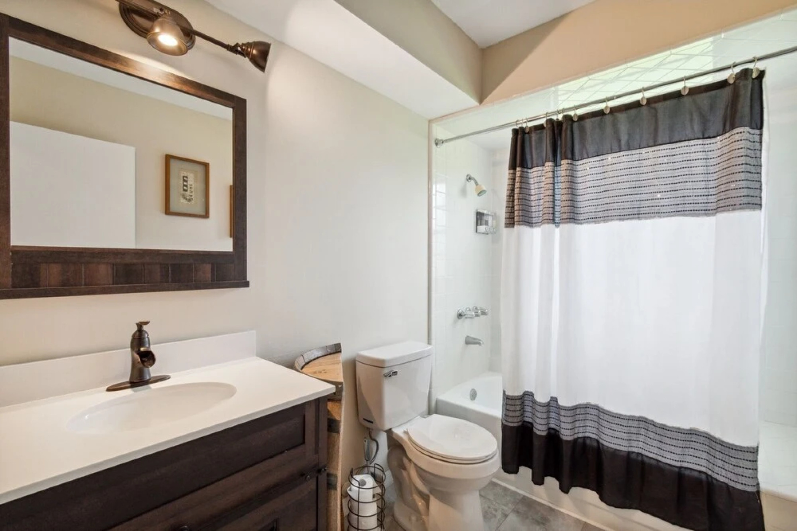 The Lake Home - Beautiful Oasis In The Heart Of Florida! 2 Bedroom Home by RedAwning