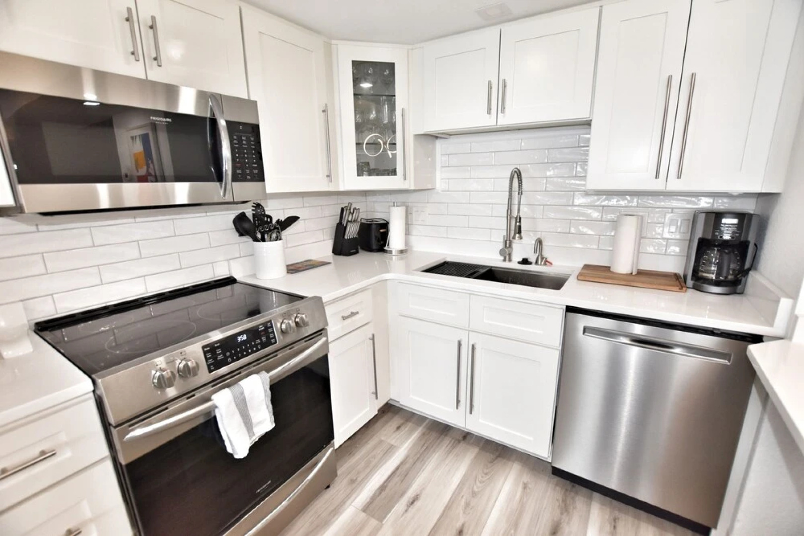 0607 Waters Edge Resort 1 Bedroom Condo by Redawning