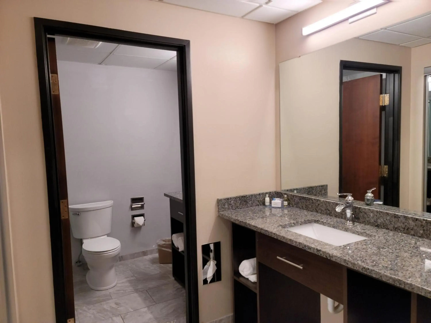 Ariel Broadway Hotel