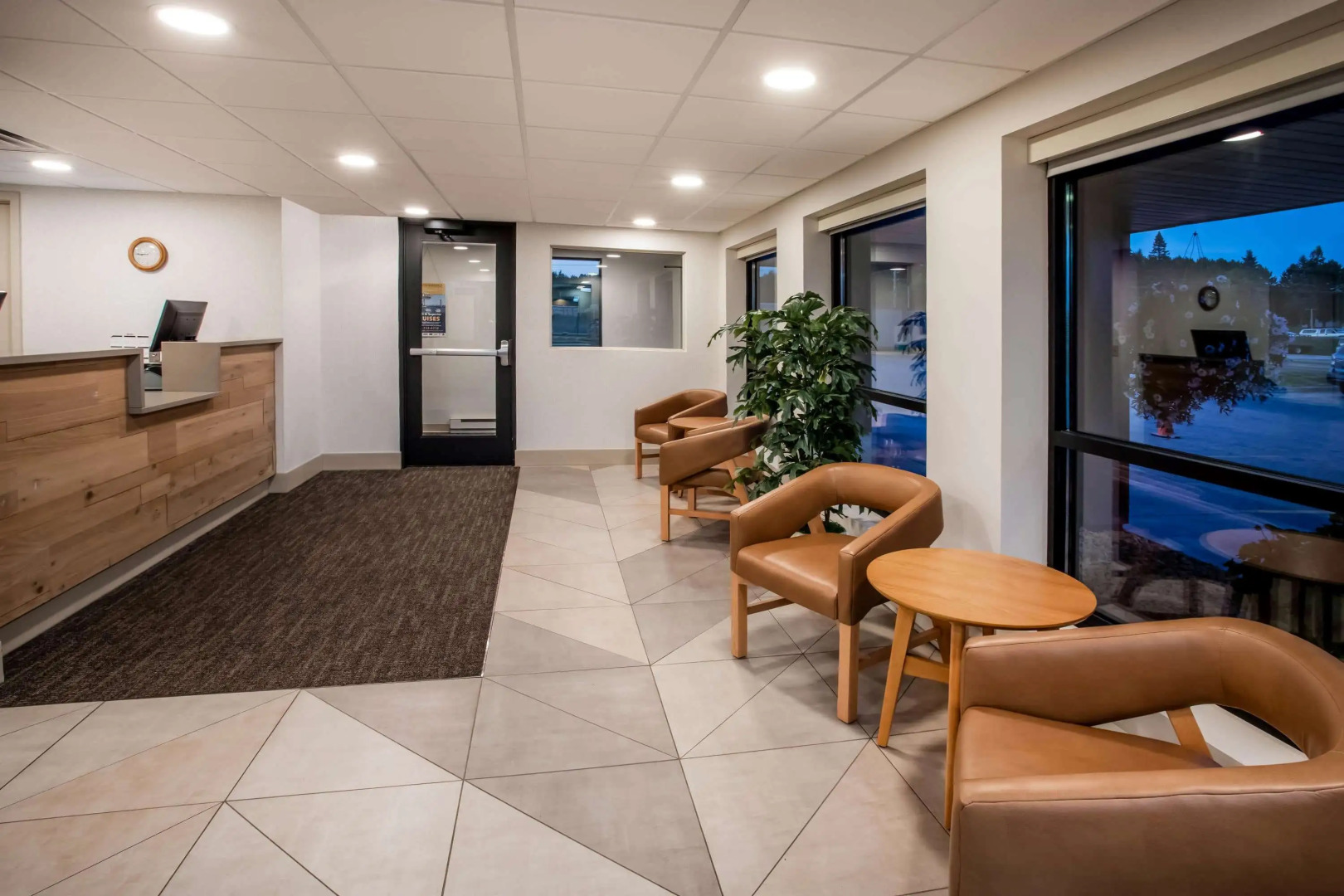 Days Inn & Suites by Wyndham Duluth by the Mall