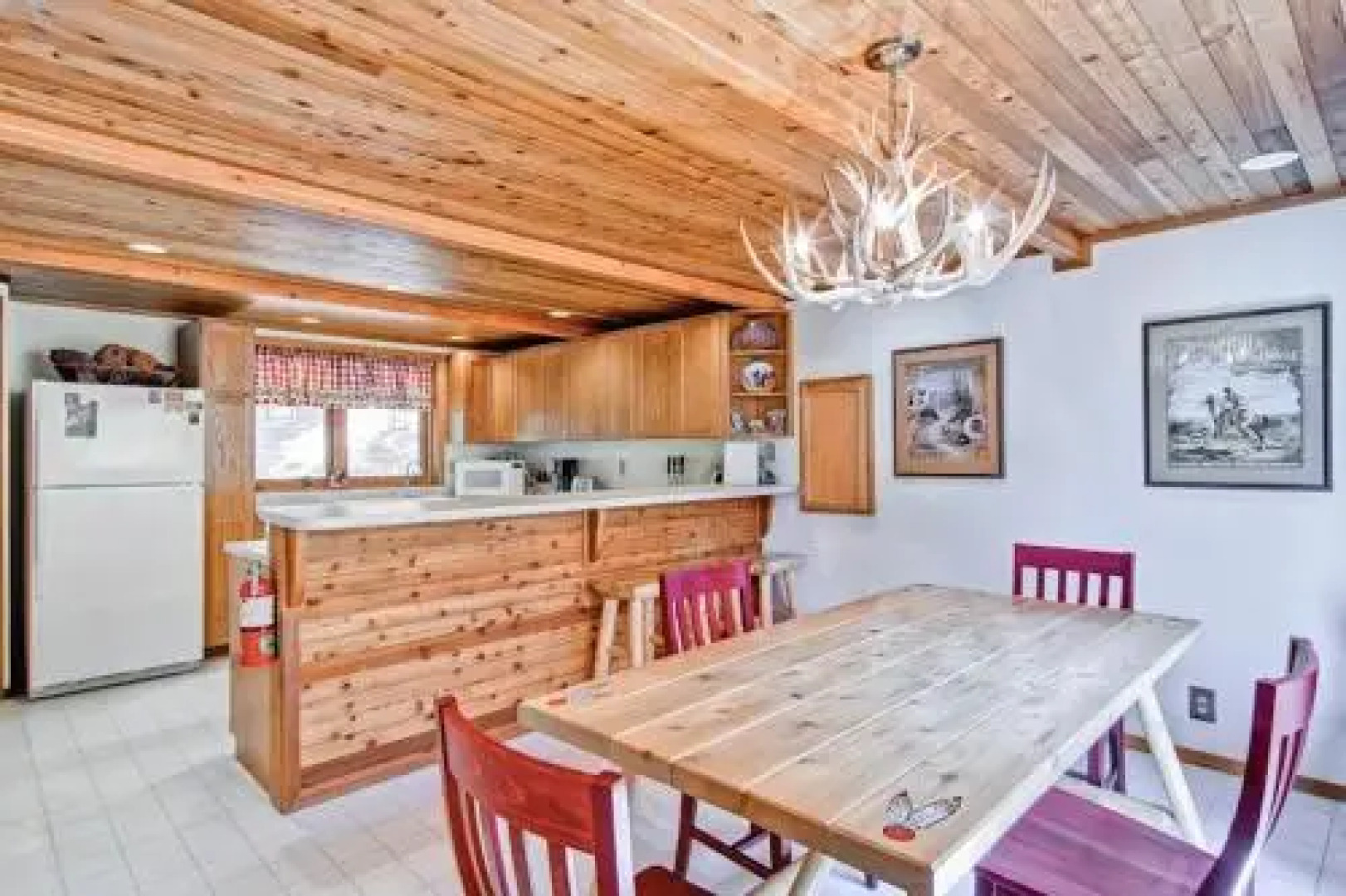 Red Fox Retreat - 2BR/2BA Tri-Level Home