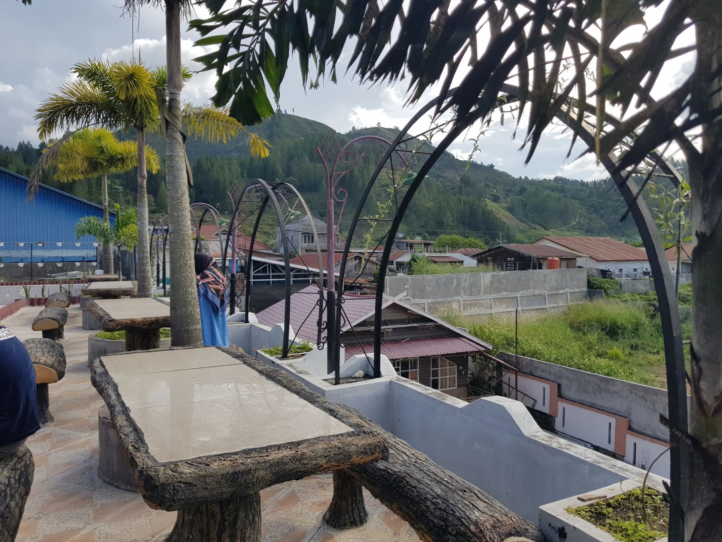 Capital O 93263 Linge Land Hotel