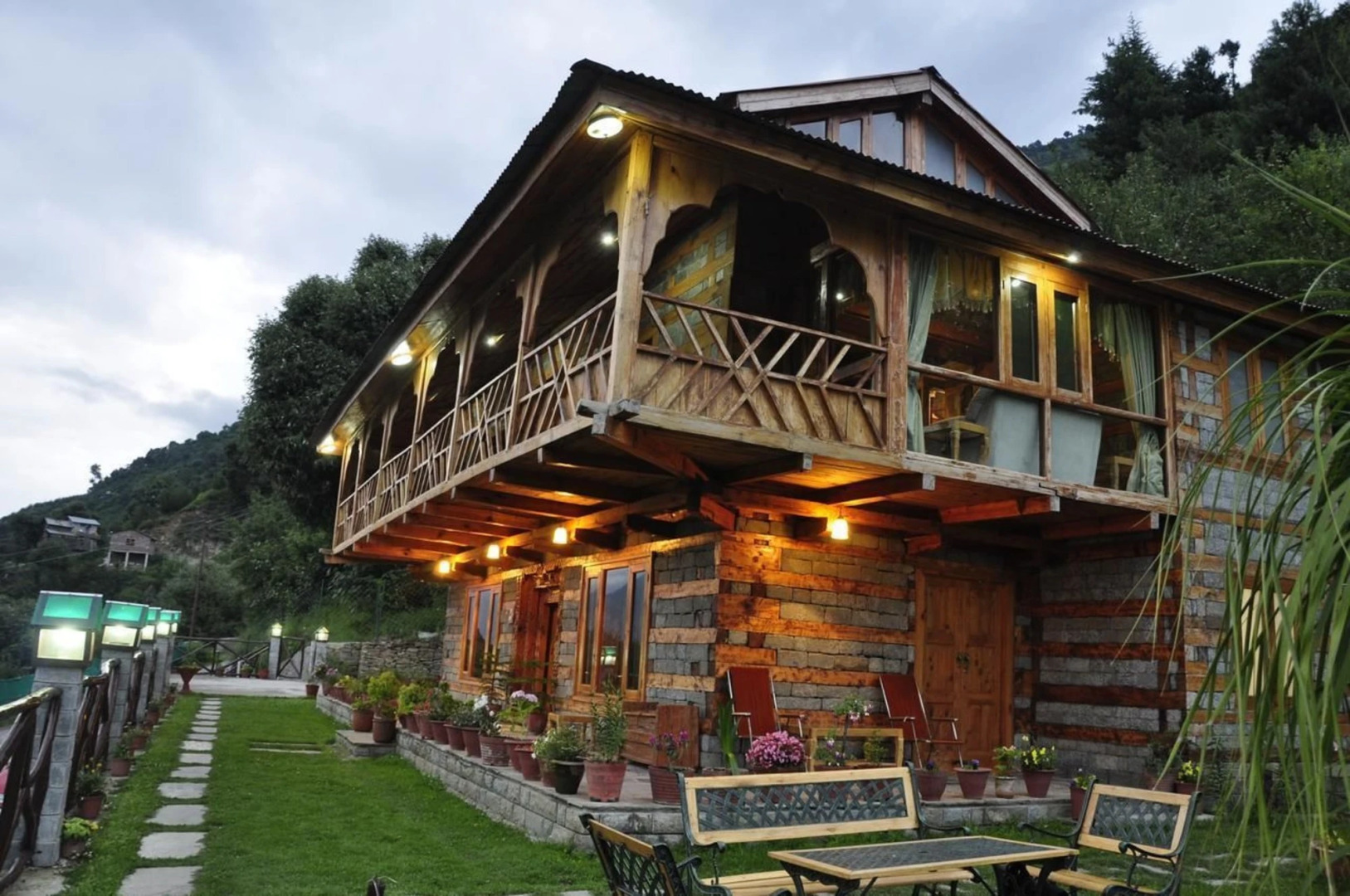 Himalayan Kothi Kais