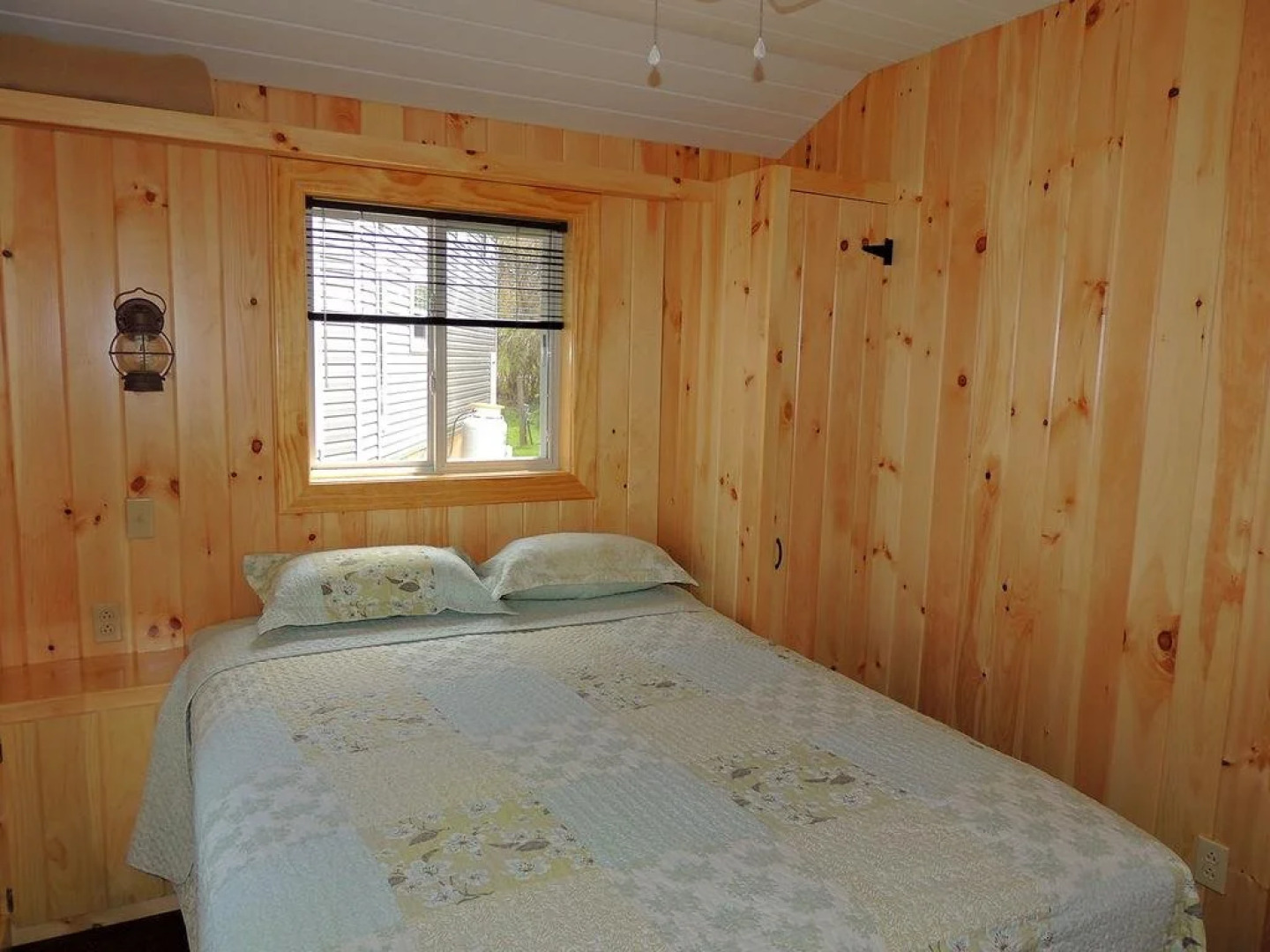 Angel Rock Waterfront Cottages and Vacation Homes