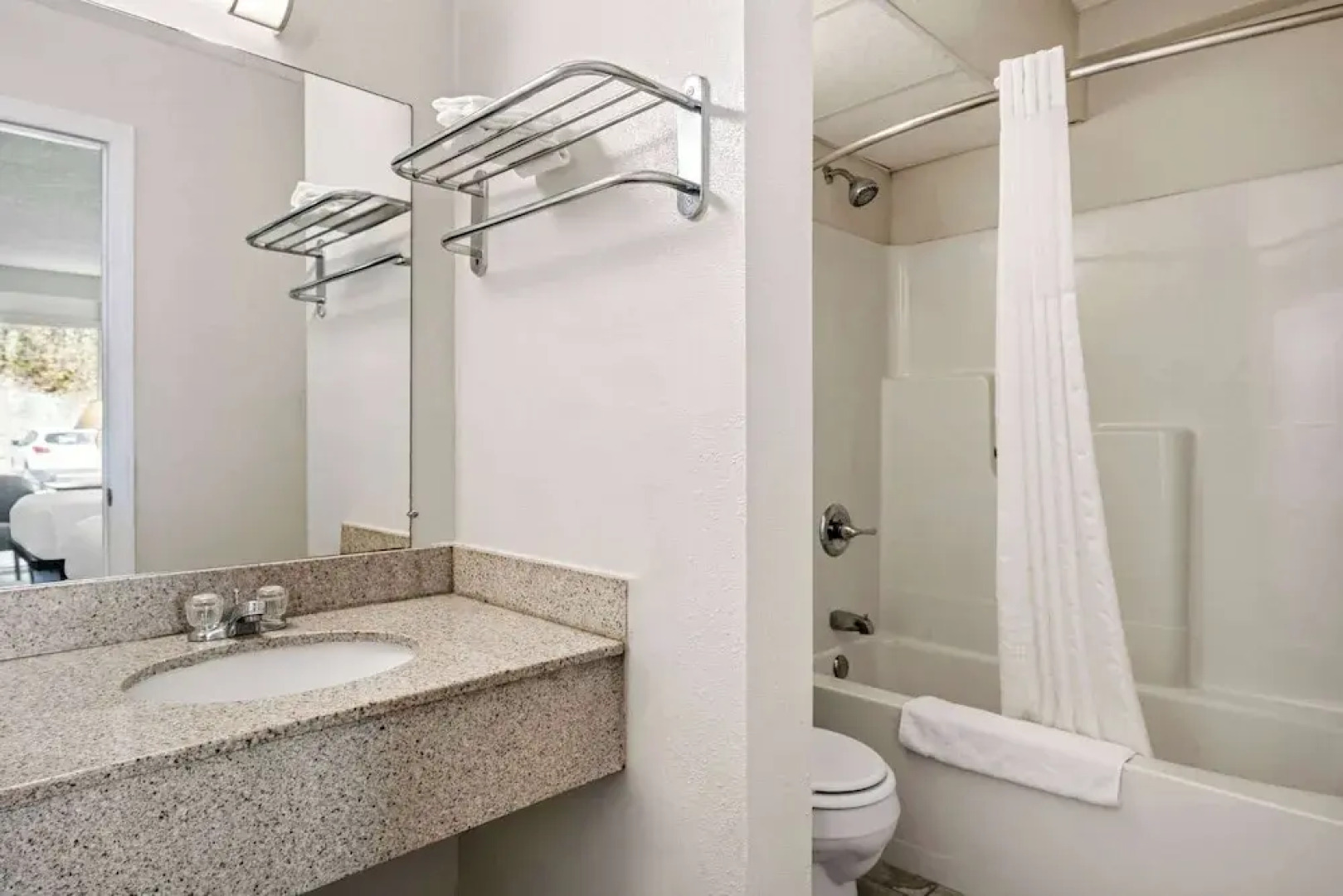 Days Inn by Wyndham Dubuque