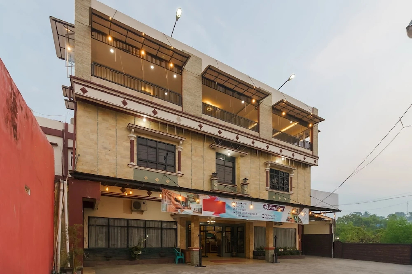 Hotel & Restaurant Sempurna by RedDoorz