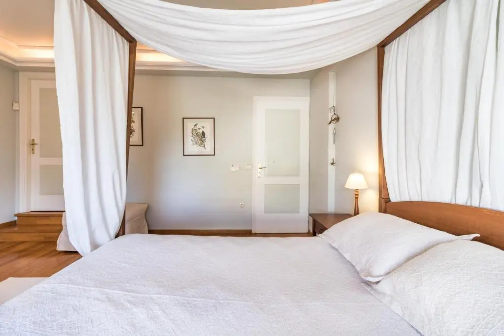 4 bdr Villa with Private Pool in Glyfada