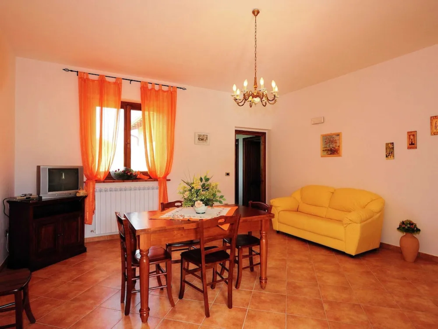 Farmhouse Near Lake Trasimeno With Pool