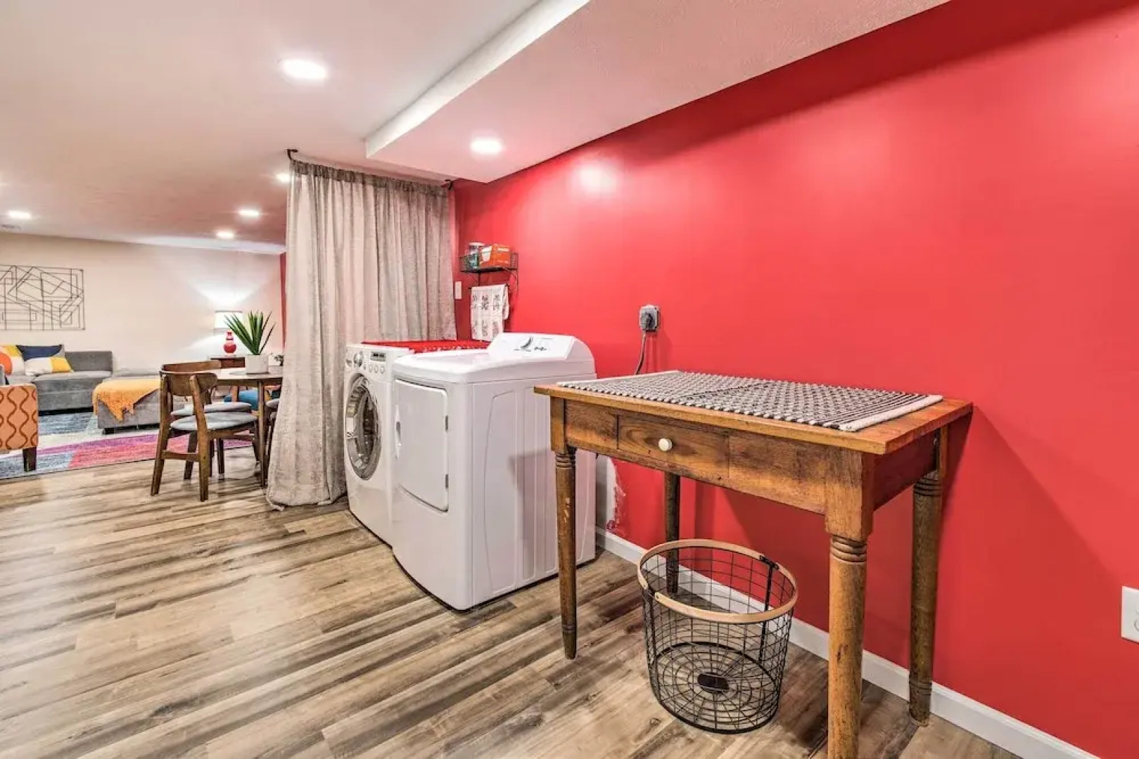 Stylish Vacation Rental - Walk to Isu!