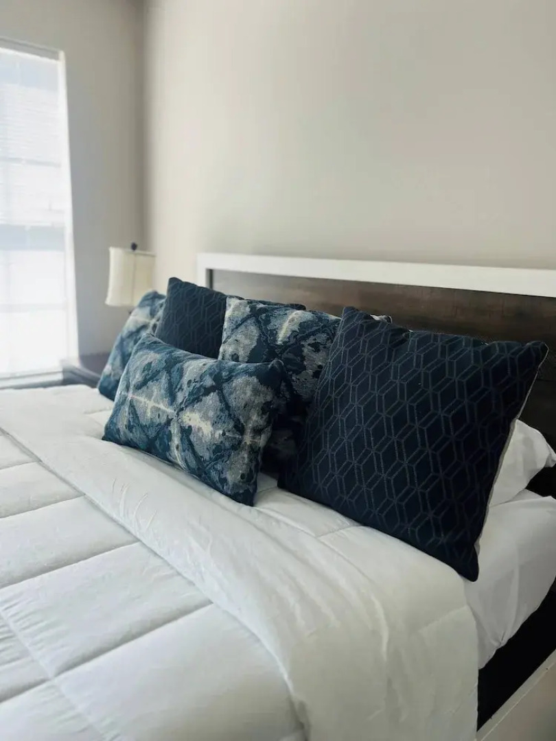 Fantastic Get Away Condo In Strongsville!