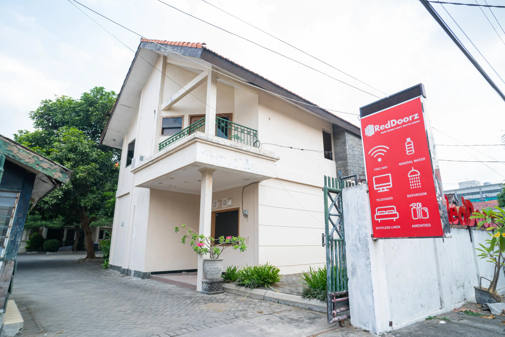 RedDoorz near Rumah Sakit Baptis Kediri