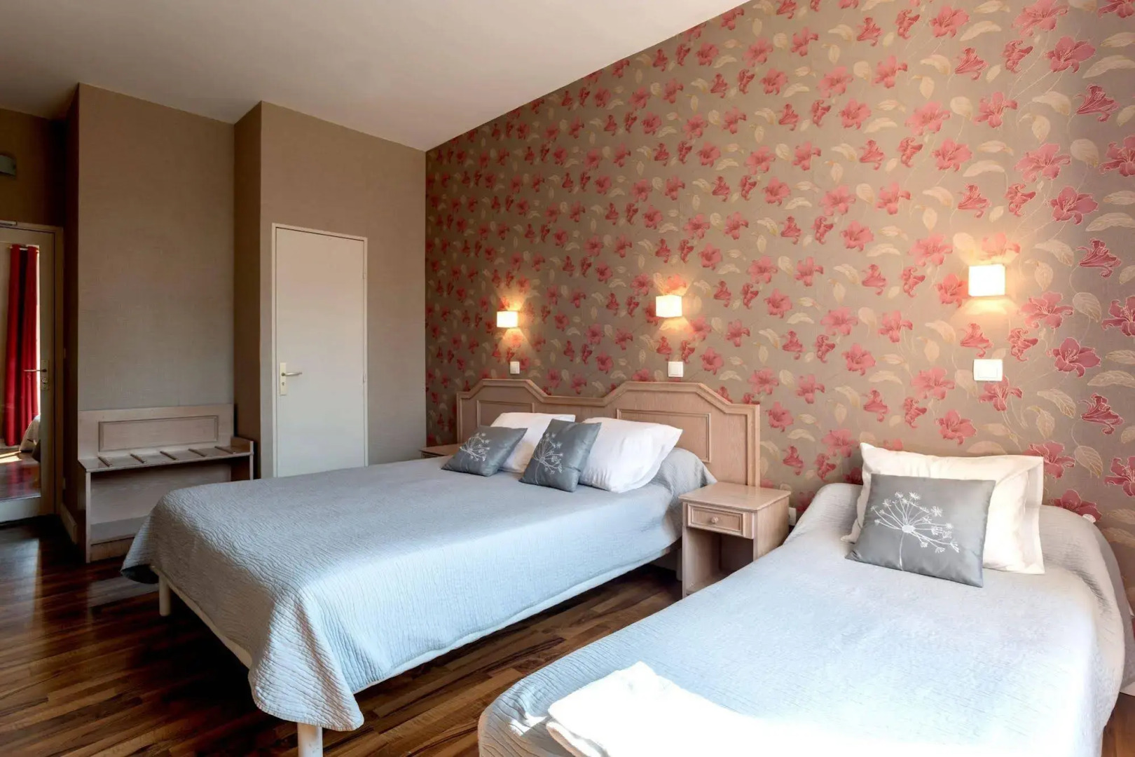 Domaine des Cèdres : Logis Hôtel, Résidence, Gîtes et Insolites