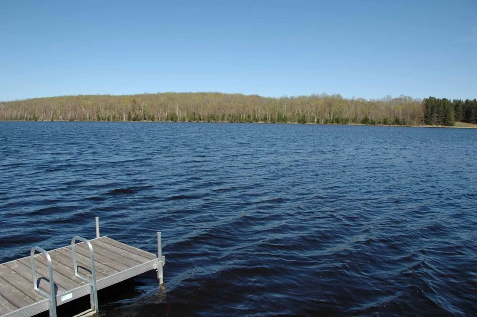 Taylor Lake Point 3 Bedroom Hotel Room by RedAwning