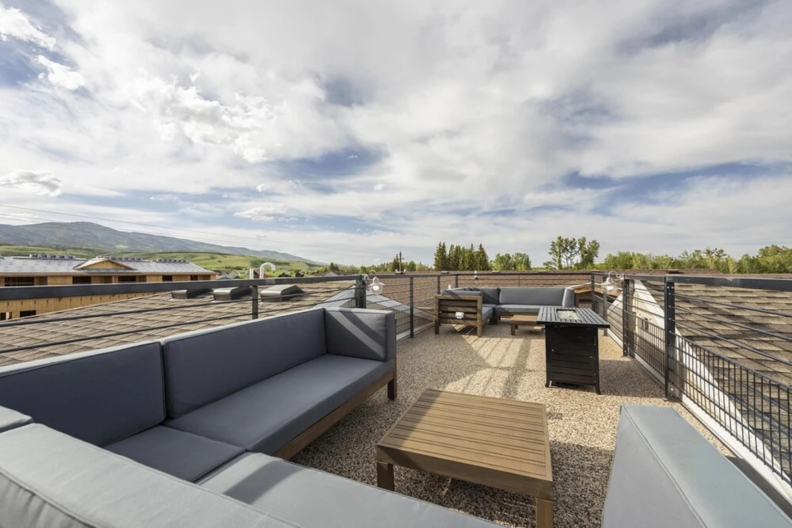 Beautiful Modern Lakefront Home - Private Beach Access, Clubhouse, Pool, & Hot Tub