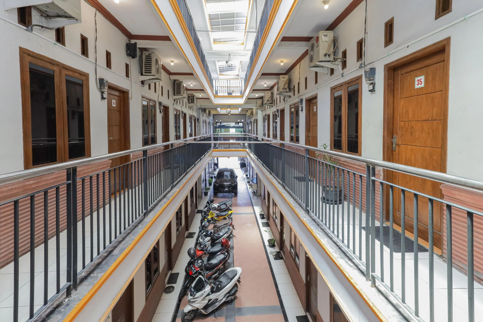 RedDoorz near Juanda International Airport 2