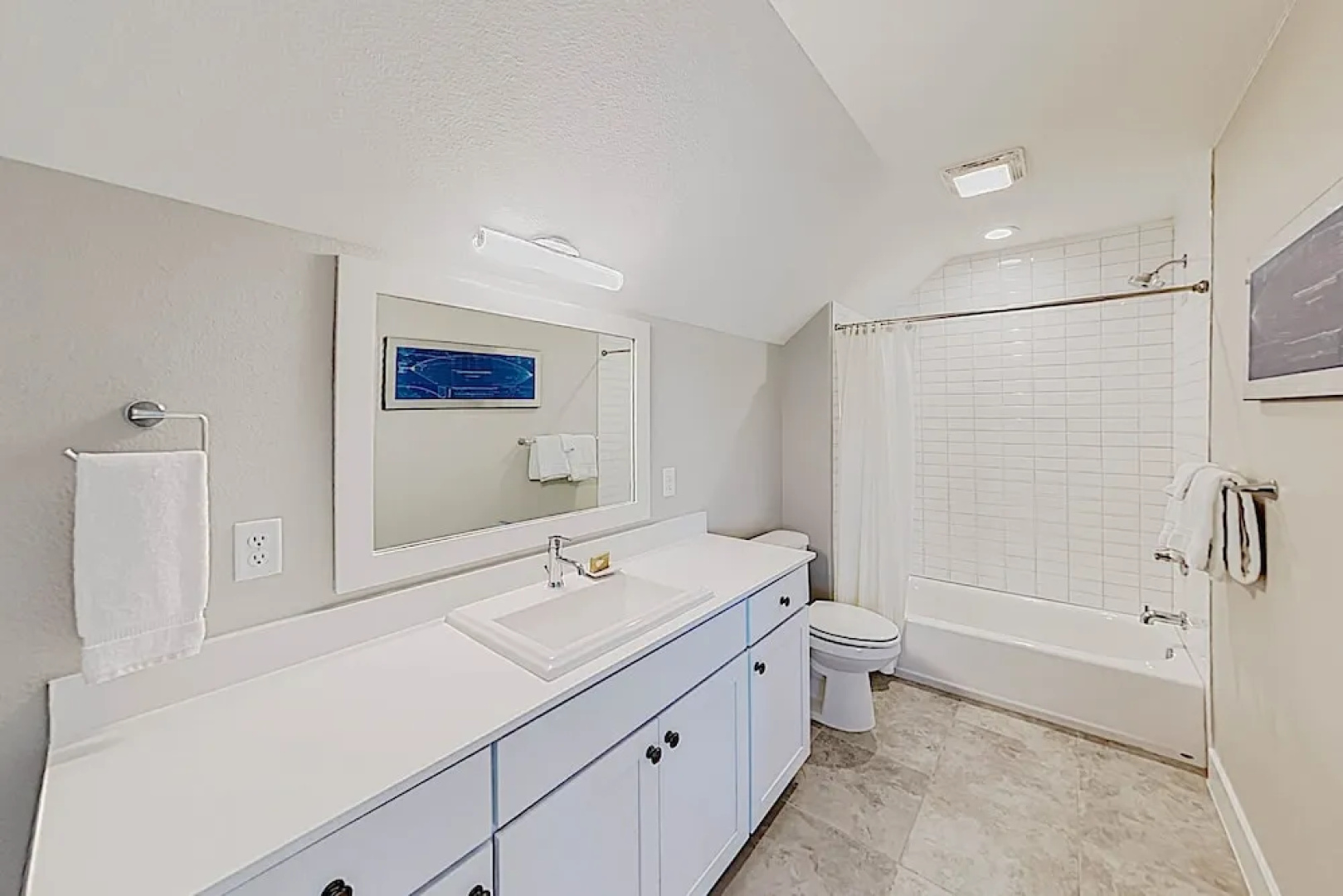 Bayfront 3br W/ Patio & Pool 3 Bedroom Condo