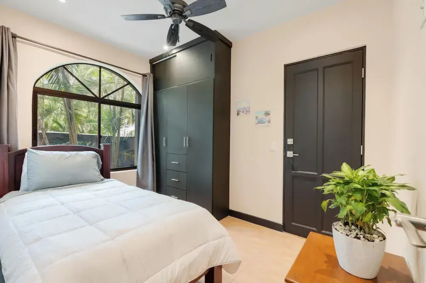 Suite 3 - Jaguar Beach & Pool 2 BR Condo