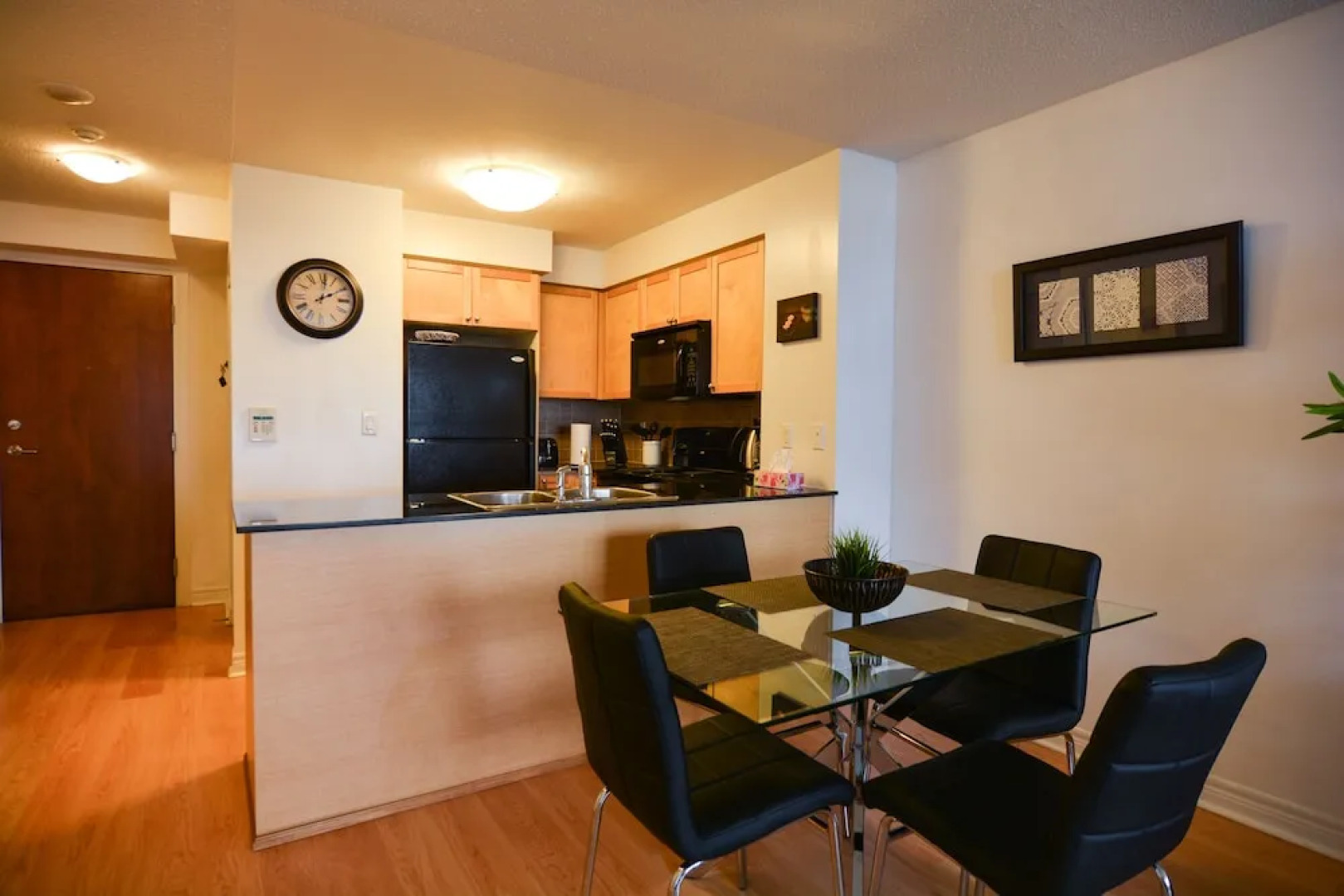 Grand Ovation by Maplewood Suites