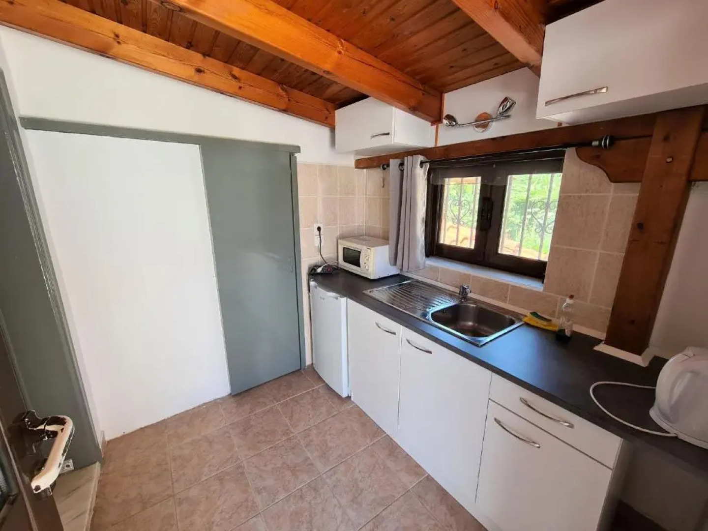 George Apartments by the Sea and Airport