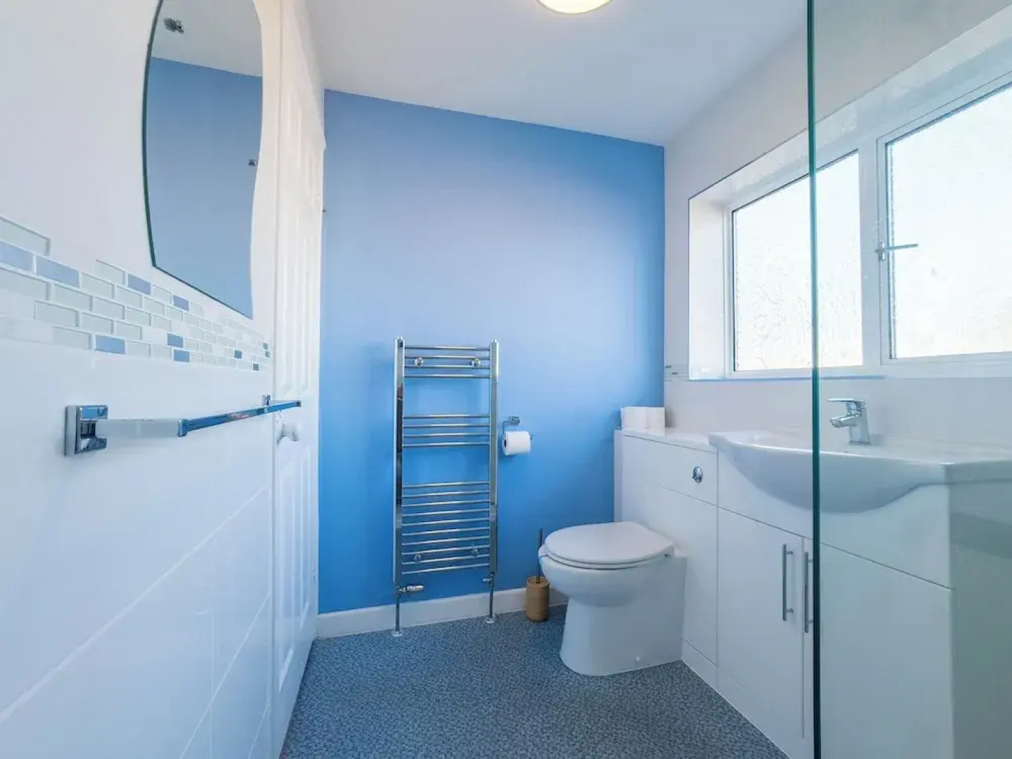 House - Sleeps 7, Private Garden & Parking