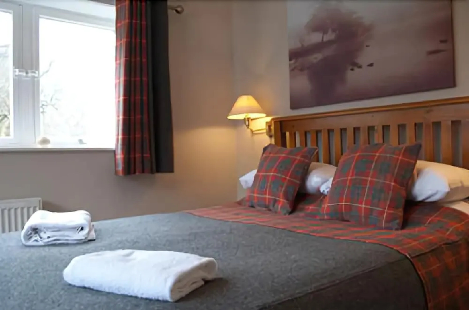 The Bridge Of Lochay Hotel