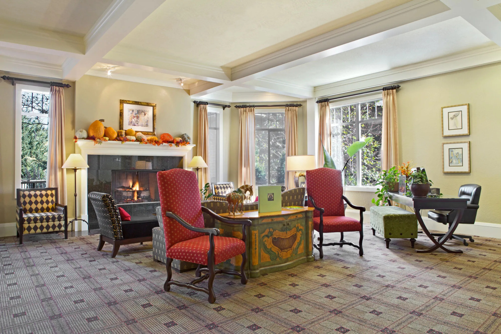 Plaza Inn & Suites at Ashland Creek