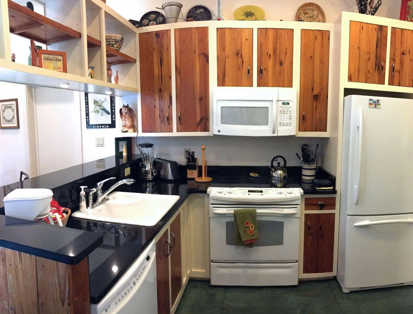 Hibiscus Coffee & Guesthouse