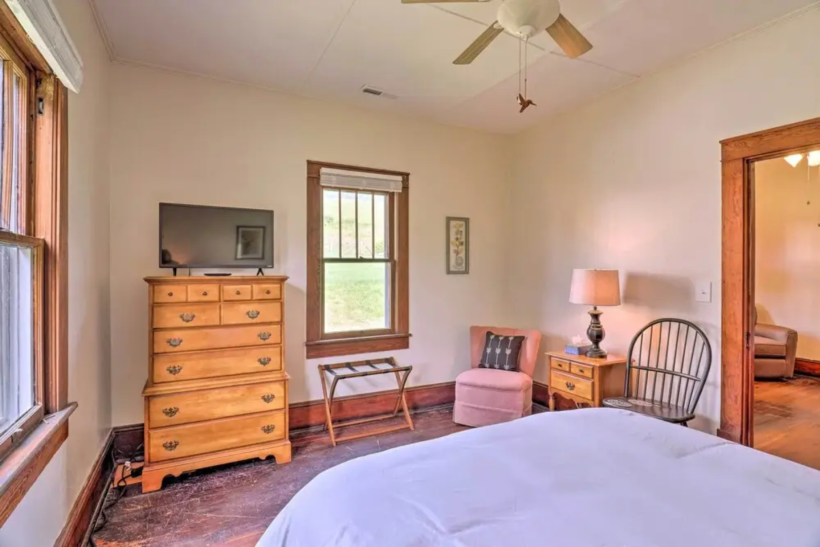 Cozy Home w/ Views < 1 Mi to Lake Junaluska!