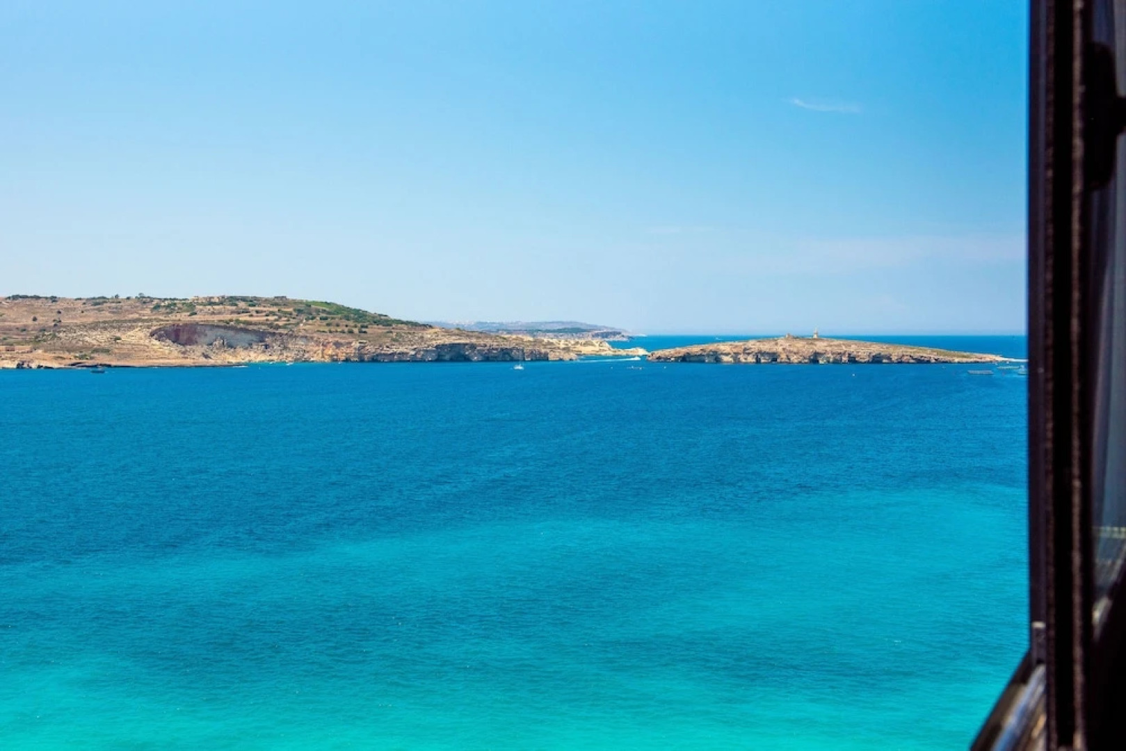 Islet Promenade Studio with Hot Tub and Panoramic Sea Views by GetawaysMalta