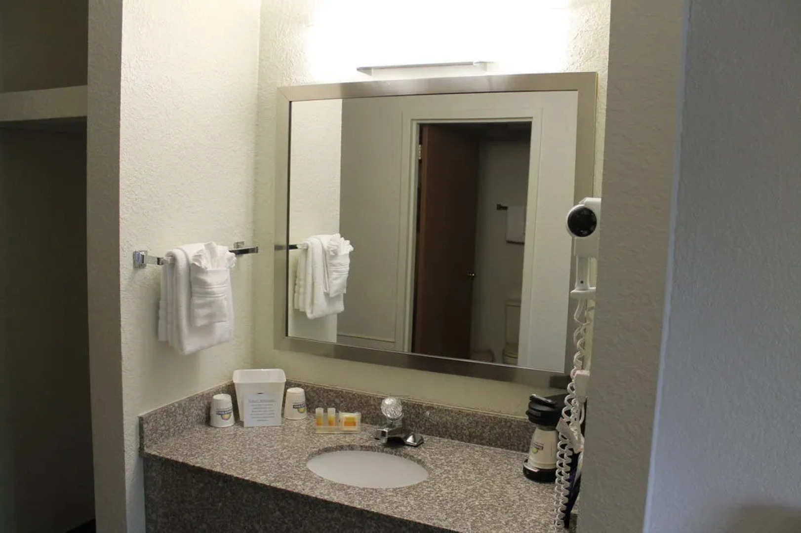 Days Inn & Suites Bridgeport - Clarksburg