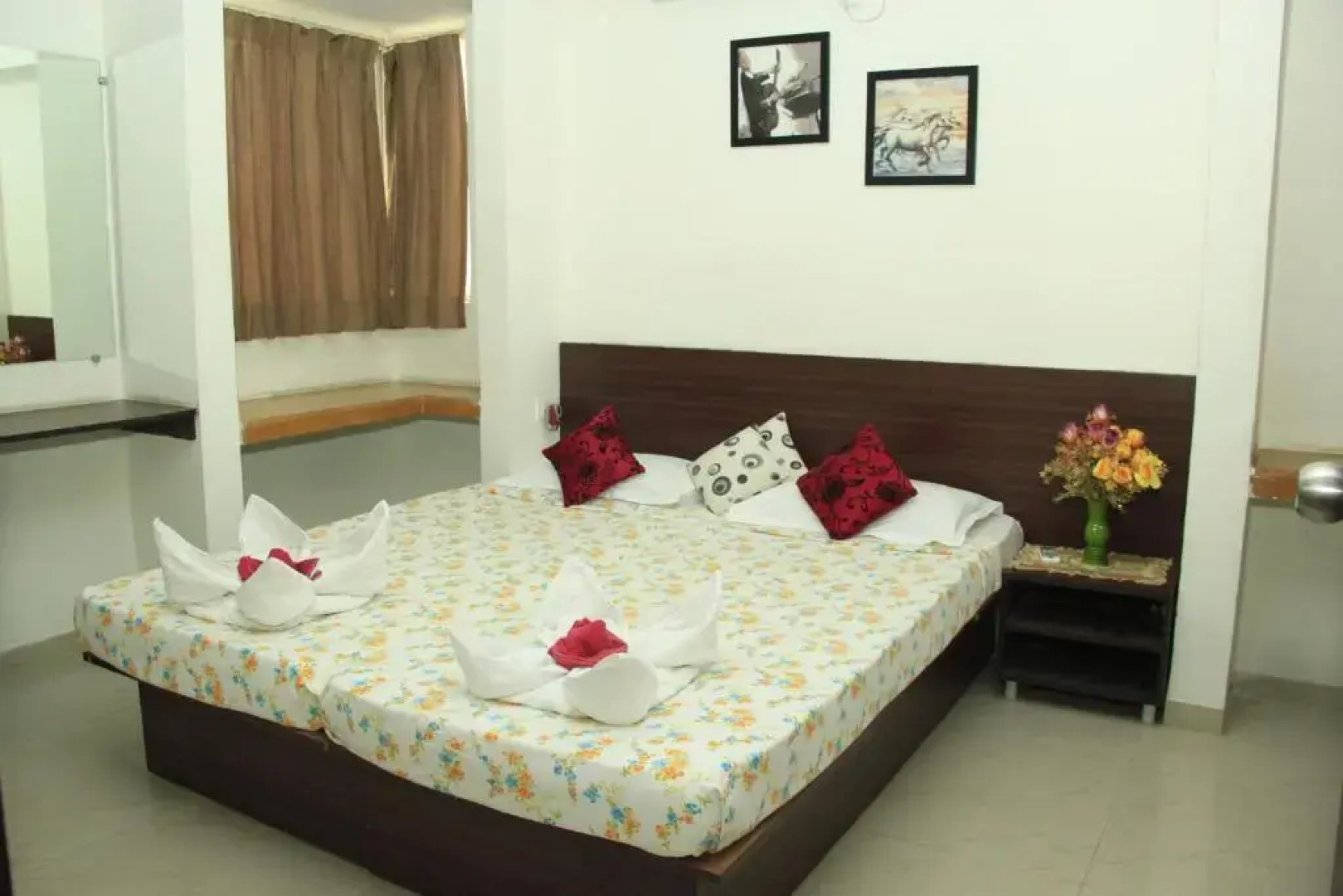 Cosmos Luxury Service Apartment