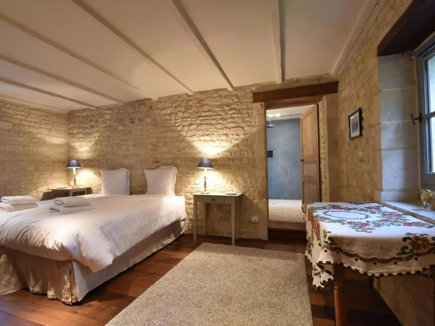 Luxurious mansion in Lantheuil with garden