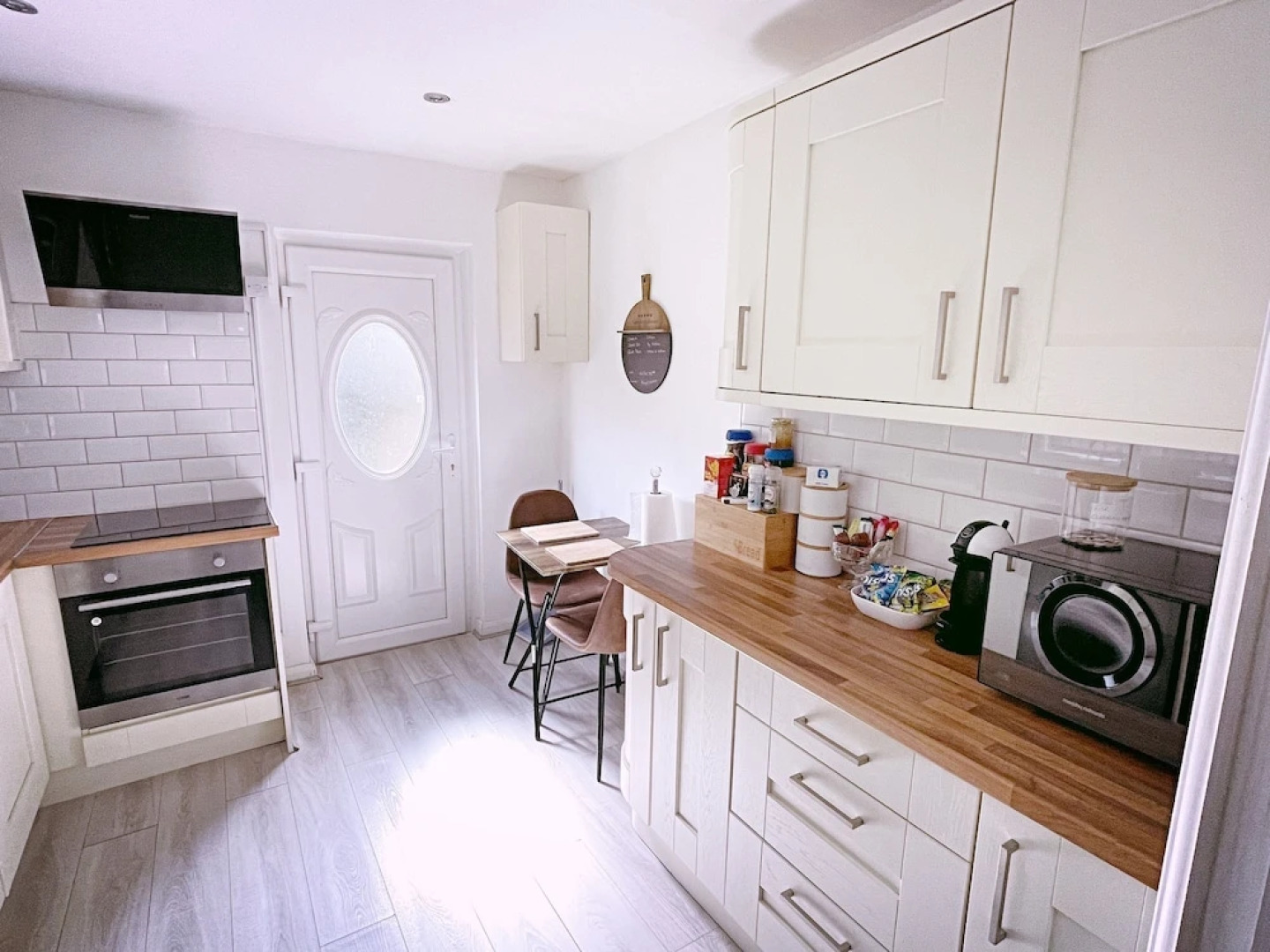 The Serene Stays - 3 Bed Home in Oldham Manchester