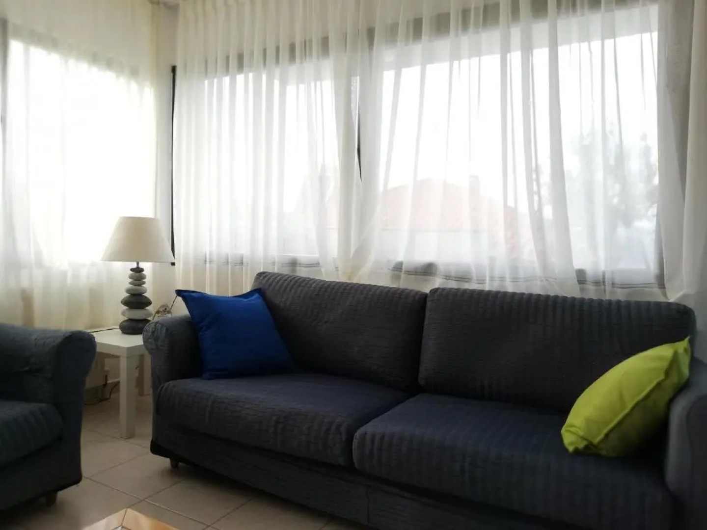 Dora's House comfortable apartment with a yard and view