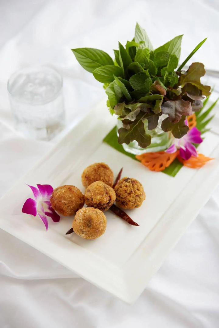 Riverine Place Hotel and Residence