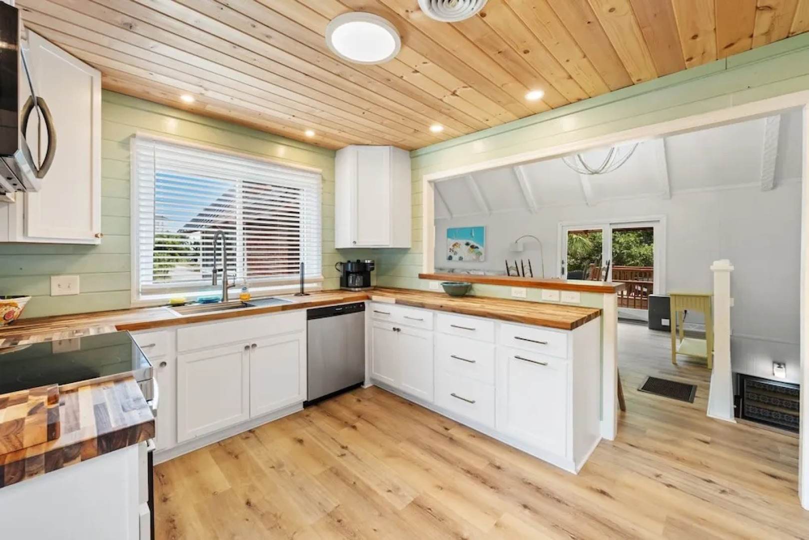 Spacious Second-row Home With Ocean Views In Debordieu, Pet Friendly! 7 Bedroom Home by Peace Vacations