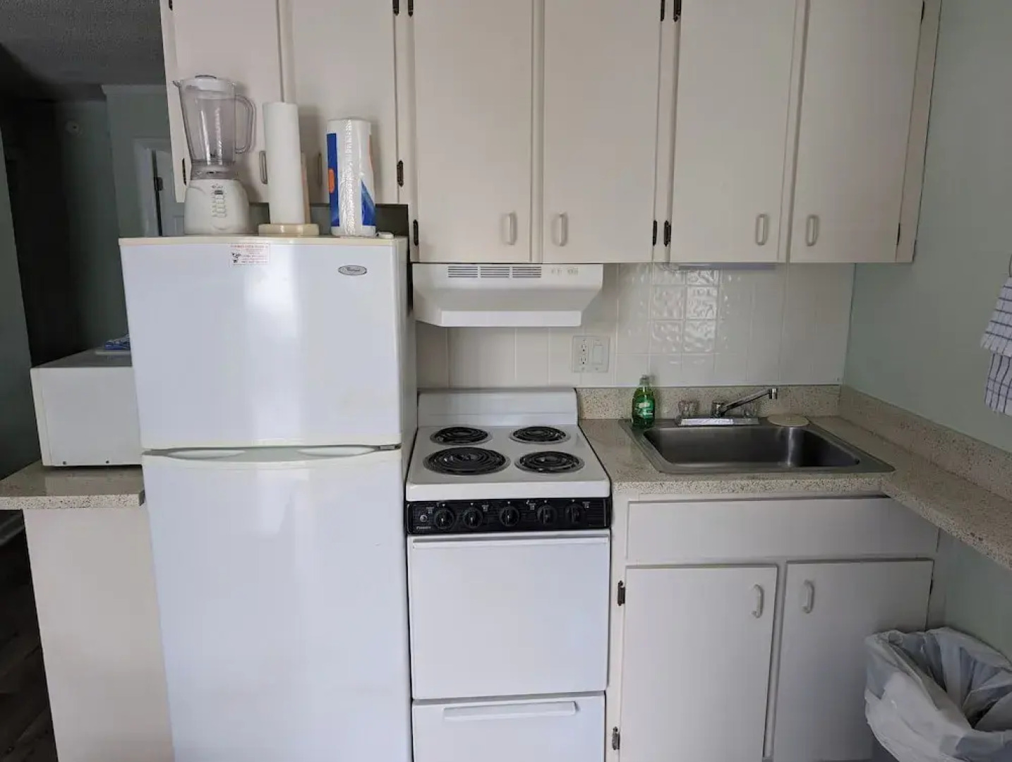 Traders Inn Beach Club