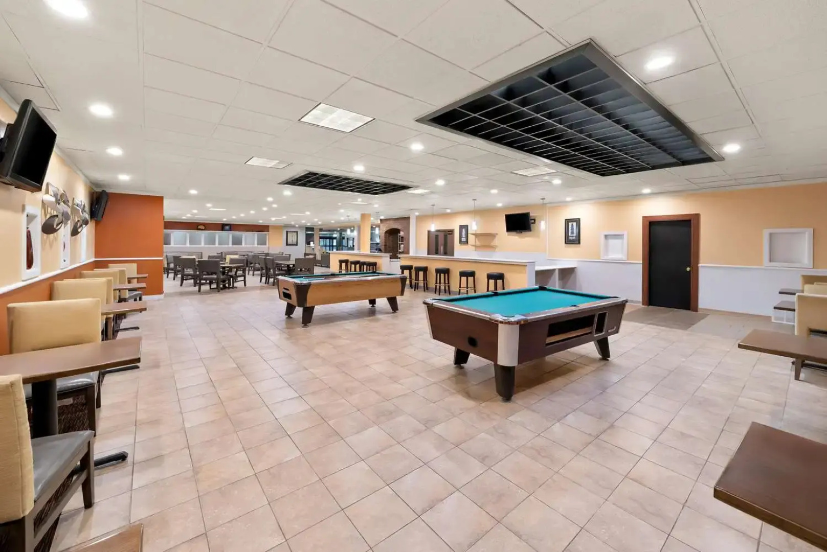 Suburban Studios, Kearney