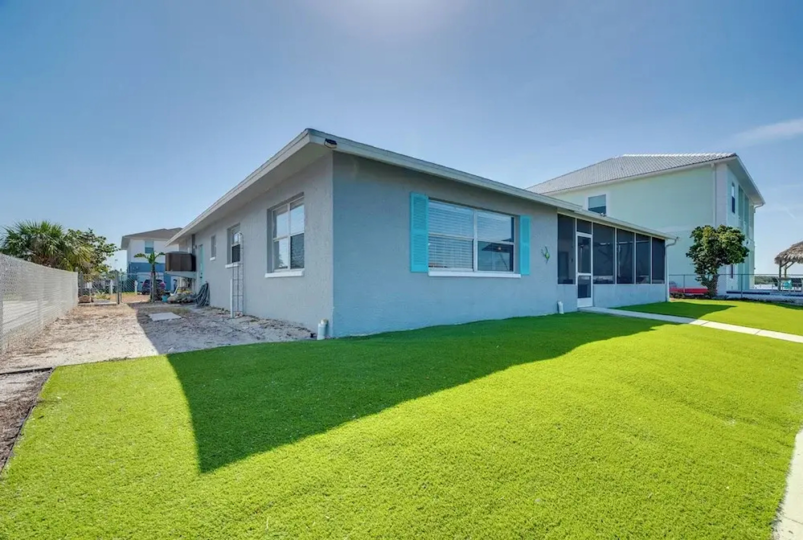 Canal & Gulf Views: Spacious Hudson Home