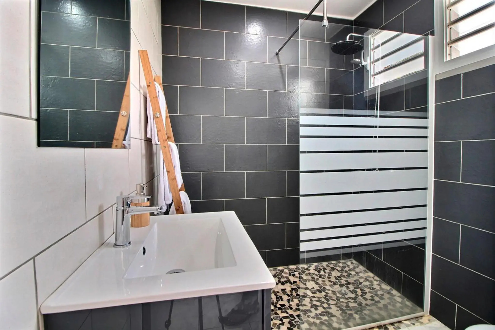 Villa Thomana, piscine, vue mer et plage à 100 m !