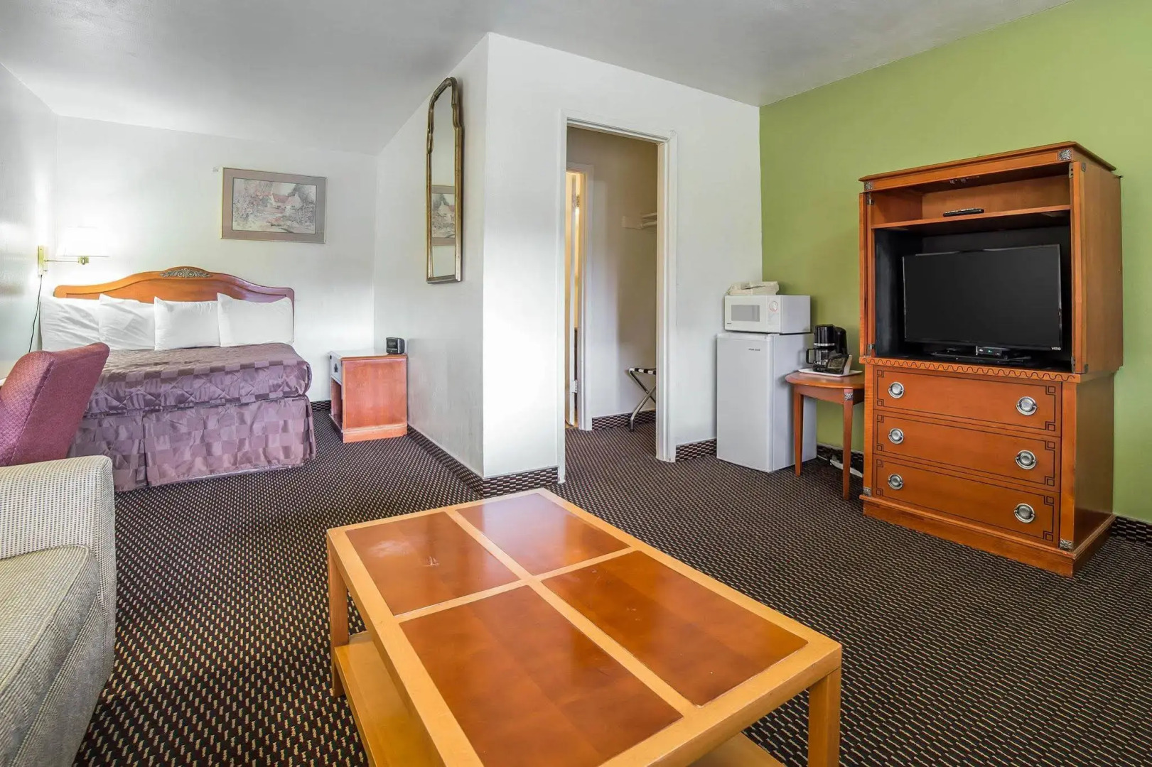 Rodeway Inn & Suites
