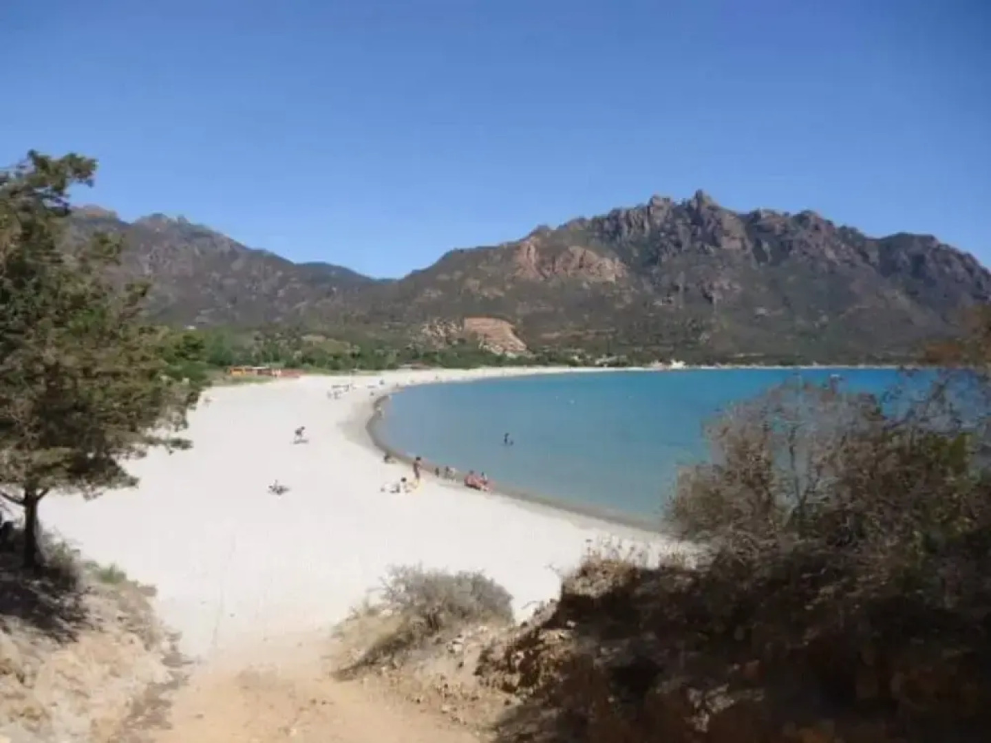 Foximanna on the North Floor in a Villa Surrounded by Greenery Facing the sea