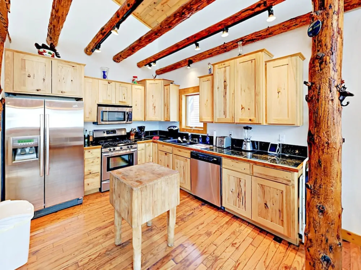 Stylish Mountain Home 4 Bedrooms 3.5 Bathrooms Home