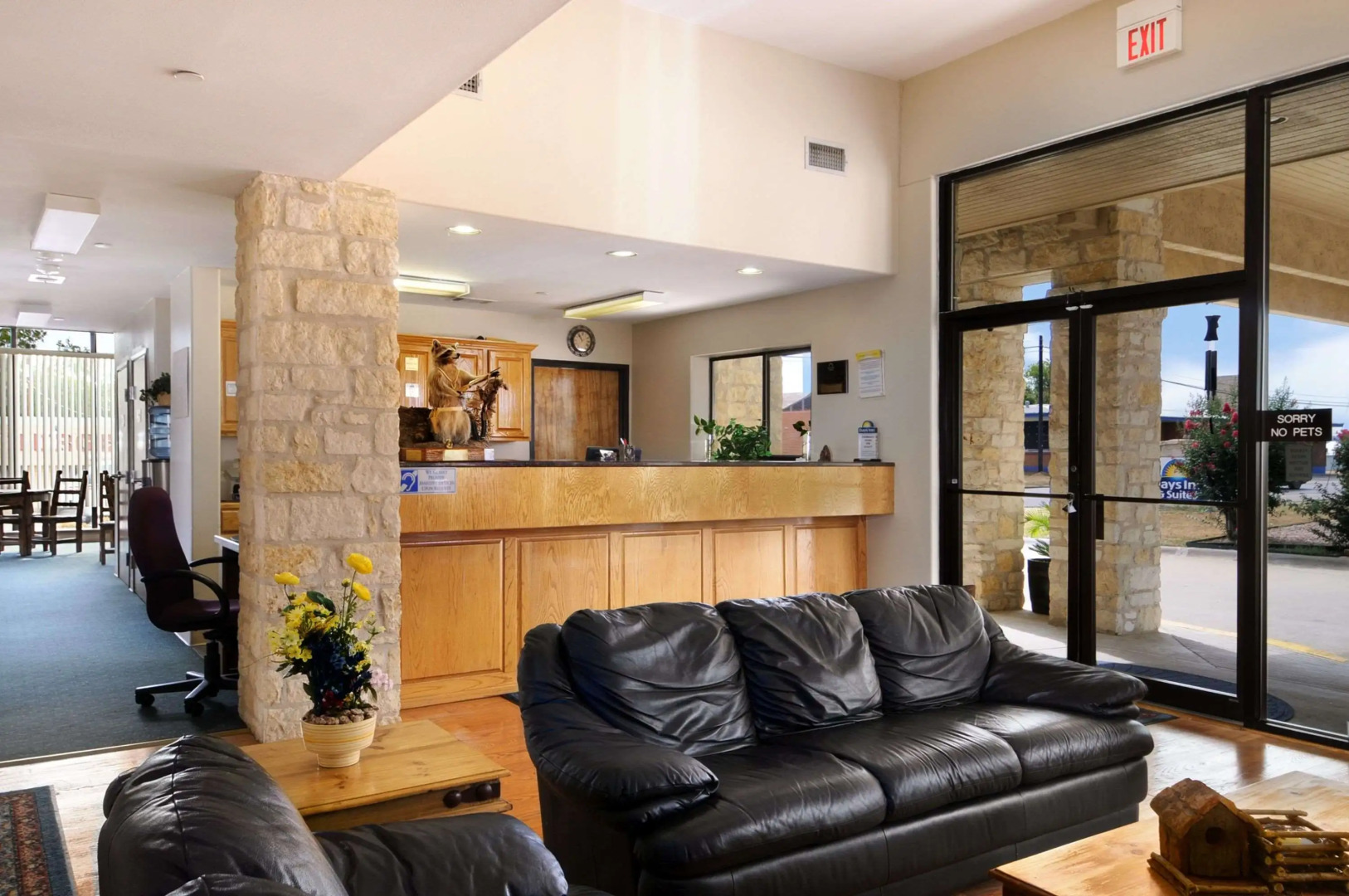 Days Inn & Suites by Wyndham Llano