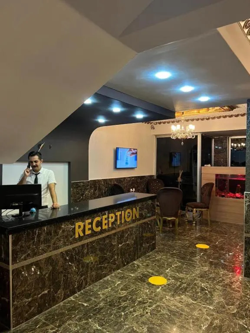 Grand Black Hotel
