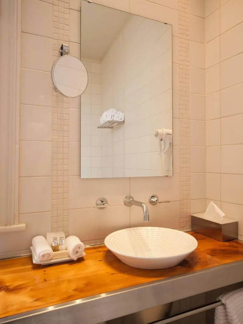 The Woodbridge Waterfront Rooms.